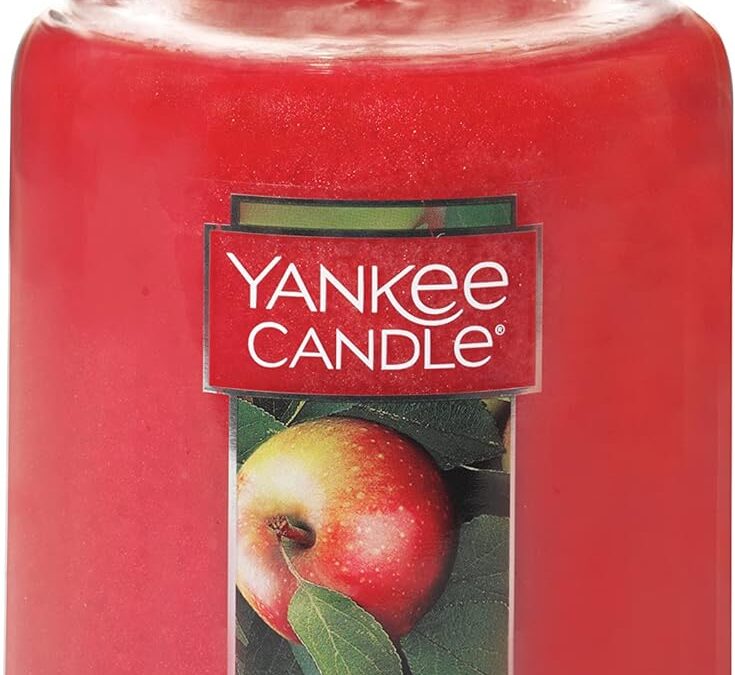 Yankee Candle Macintosh Scented Candle, Classic Single Wick Candle in Large 22oz Jar, 110+ Hours Burn Time