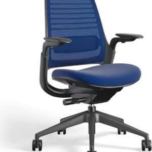 Office chair of the Steelcase 1 series - Ergonomic work chair with carpet wheels - Helps support productivity - controls activated by weight, back support and arm support - Easy assembly - Royal blue